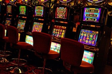Starburst mobile slot interface on demo gratis showing reels and spin button